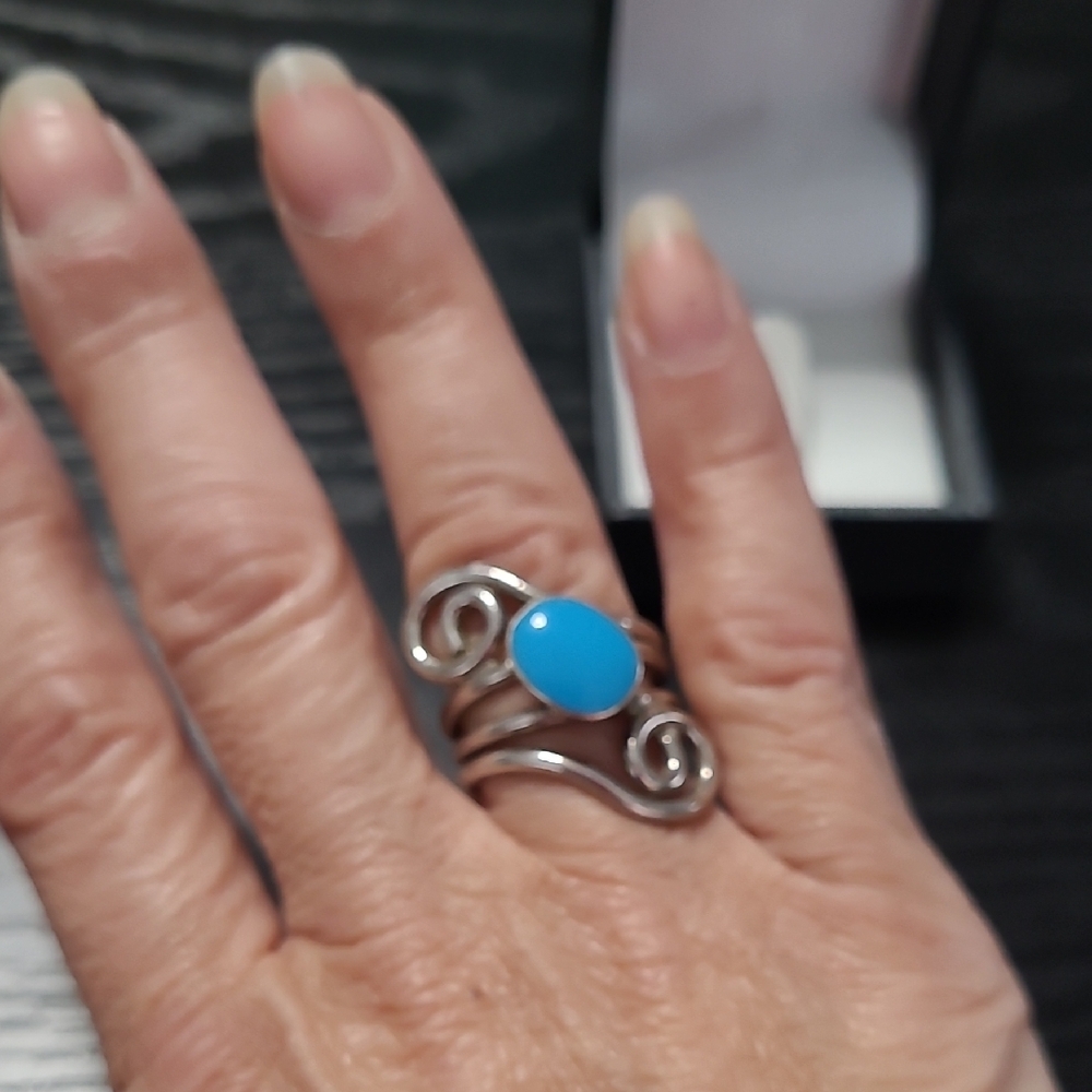Sterling Silver Turquoise Oval Statement Ring - Picture 4 of 4